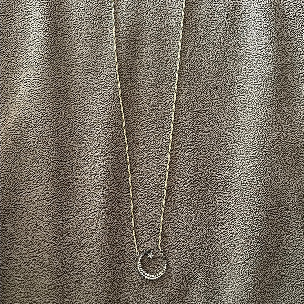 Elegant Gold Necklace with Black Accents